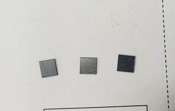 石墨片用什么切割呢？精密激光切割機！(圖1)